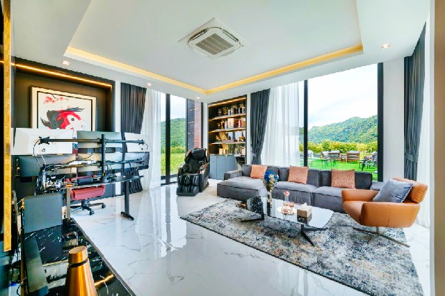 วัดเขาวง รพ.หนองน้ำแดง 3.5 กม.ให้เช่าพลูวิลล่าหรูสไตล์โมเดิร์น 2 ชั้น เซนต์สตีเฟ่นส์ เขาใหญ่ 12 กม.มีสระว่ายน้ำ 5 นอน 7 น้ำ 6 ไร่