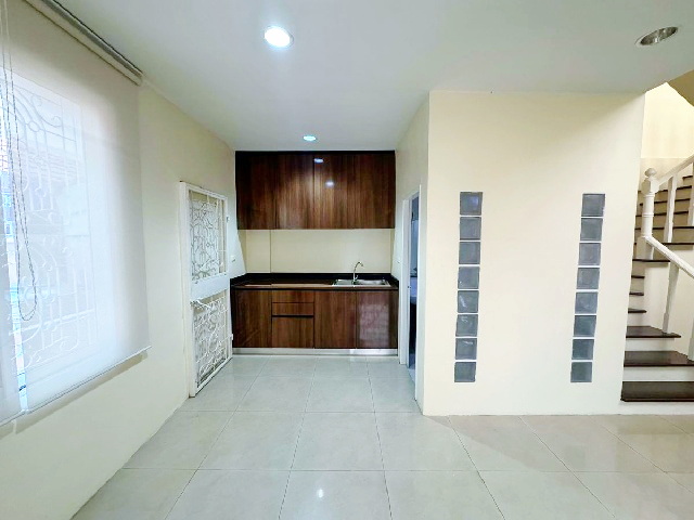 เปิดซิง! MRT รามอินทรา31 1กม. บิ๊กซี รามอินทรา 1.7 กม. ให้เช่า-ขาย ทาวน์โฮม 3ชั้น 21 ตร.วา.252 ตร.ม.รีโนเวทใหม่ทั้งหลัง 3นอน