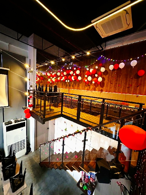 สยามดิสคัฟเวอรี่ 1.7 กม. เซ้งกิจการ หน้าตึก Tower 2ชั้น 205ตร.ม. บรรทัดทอง MRT สามย่าน 1.2กม. 30ตร.วา.ติดริมถนน ร้านอาหาร คาเฟ่