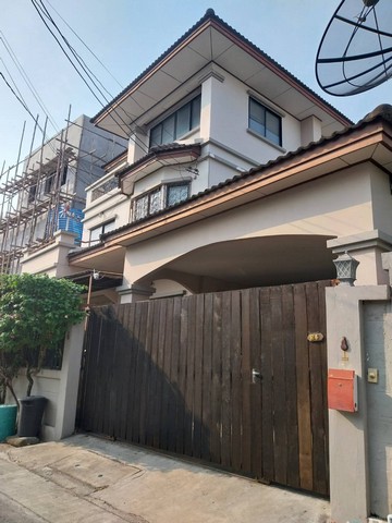 ขายบ้านเดี่ยว 3 ชั้น ซอยพหลโยธิน24 ปากซอยมี สถานี BTS พหลโยธิน24 ใกล้แยกรัชโยธิน 