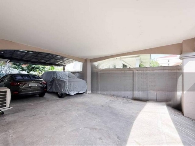 ขายบ้านเดี่ยว 3 ชั้น ซอยพหลโยธิน24 ปากซอยมี สถานี BTS พหลโยธิน24 ใกล้แยกรัชโยธิน