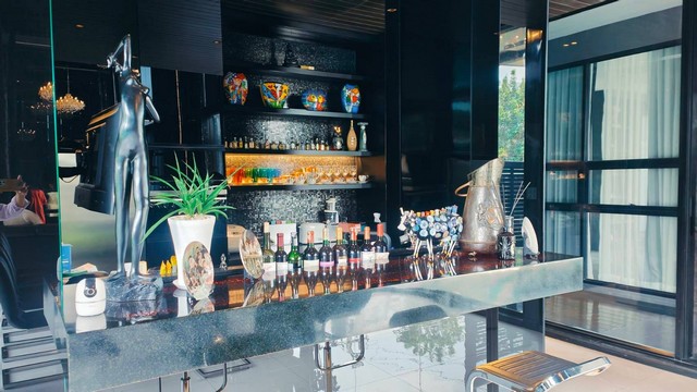 บ้านหรู สไตล์ Modern Luxury  พร้อมสระว่ายน้ำ พื้นที่ใช้สอยกว่า 1000 ตร.ม.