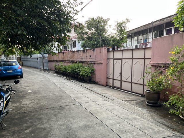 ขายด้วน บ้านริมคลอง 2 ชั้น 90 ตารางวา ทำเลสุขุมวิท ใกล้ เอกมัย ทองหล่อ