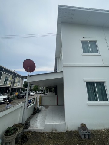 ขายบ้านทาวน์เฮ้าส์ 2 ชั้น เนื้อที่ 37 ตร.วา สภาพพร้อมเข้าอยู่ ต.ดอนหัวฬ่อ อ.เมือง จ.ชลบุรี