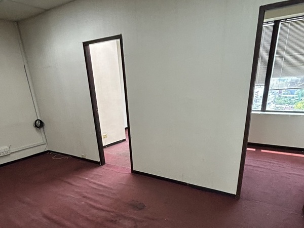 ให้เช่าสำนักงาน/ออฟฟิศตึกชาญอิสสระ พื้นที่ใช้สอย 253 ตร.ม  จอดรถ 3คัน ถนน เพชรบุรี-พระราม 9 ราคาเช่า 120,000 บ/ด