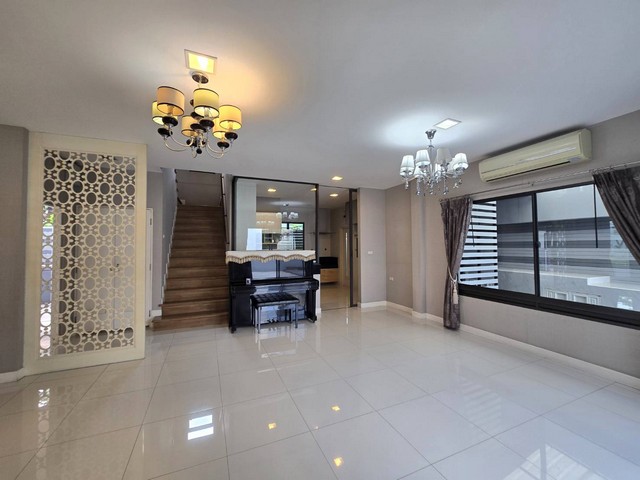 ขายบ้านเดี่ยวหลังใหญ่ มัณฑนา รามอินทรา–วงแหวน แปลงพิเศษ ติดถนนเมนต้นโครงการ ใกล้ Fashion Island เพียง 1.8 กม.