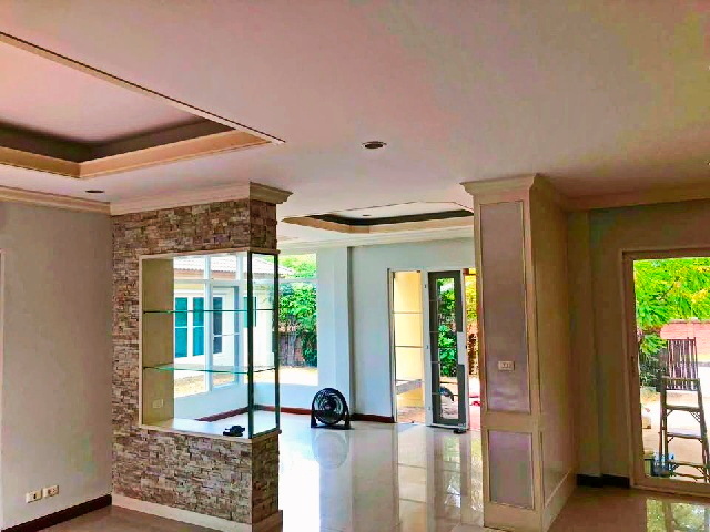 ชัยพฤกษ์-แจ้งวัฒนะ ให้เช่า คฤหาสน์ 2หลัง  MRT ปากเกร็ด 5.5 กม. 2 ชั้น 115ตร.วา. 445ตร.ม.ลัดดารมณ์ รักสัตว์ เพียวเพลส ราชพฤกษ์ 2.2 กม.