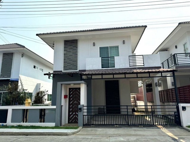 บ้านเดี่ยว 2 ชั้น ย่านเศรษฐกิจ หลังใหญ่ ในโครงการ หางดง 