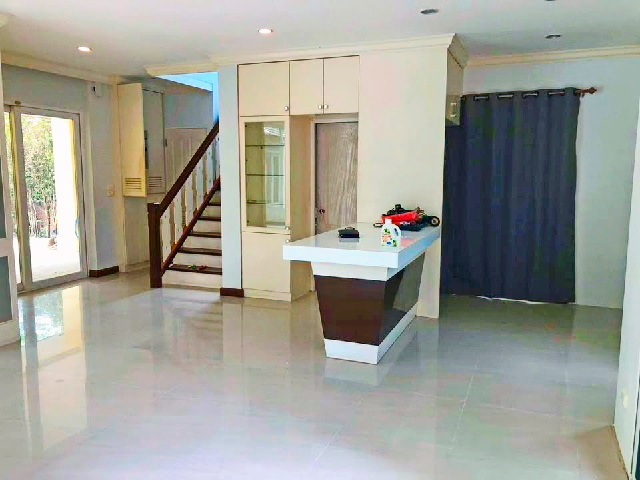 ราชพฤกษ์ 2.2 กม. คฤหาสน์ 2หลัง ลัดดารมณ์ รักสัตว์ เพียวเพลส ชัยพฤกษ์-แจ้งวัฒนะ MRT ปากเกร็ด 5.5 กม. 2 ชั้น 110ตร.วา. 440ตร.ม. 4 นอน