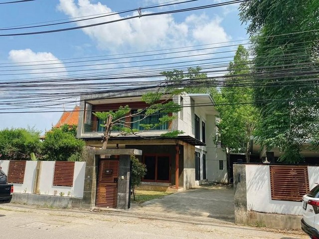 ให้เช่าบ้านเดี่ยว บ้านเปล่า ไม่มีเฟอร์  ทำเลดี ใจกลางเมือง 