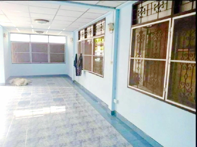 แหล่งช้อปปิ้ง บิ๊กซี ติวานนท์ 1.5 กม.ให้เช่าบ้านเดี่ยว 2 ชั้น 200 ตร.ม.MRT แยกติวานนท์ 900 ม. 3ห้องนอน