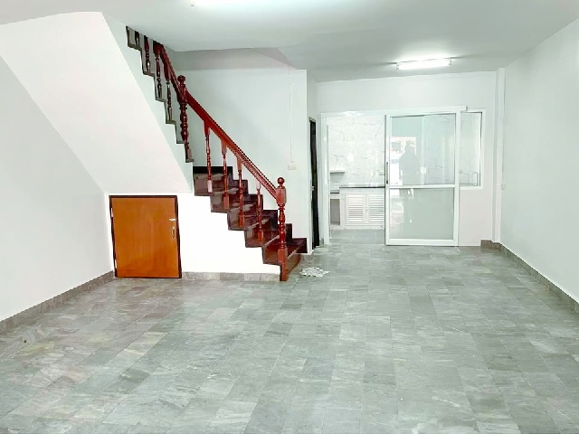 ตลาดหทัยมิตร 1.9 กม. ให้เช่าทาว์นเฮาส์ 2 ชั้น 20 ตร.วา.160 ตร.ม.รีโนเวทใหม่ 3 นอน 2 น้ำ รร.นานาชาติเกวลี 1 กม.ไม่มีเฟอร์ แหล่งชุมชน