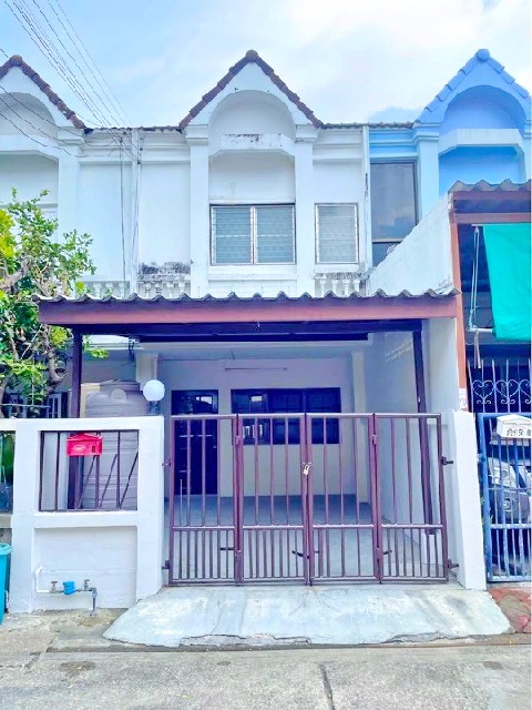 ทาวน์เฮาส์ 2 ชั้น  รีโนเวทใหม่ 3 นอน 2 น้ำ ไม่มีเฟอร์ 20 ตร.วา.160 ตร.ม.ม.ราชภัฏจันทรเกษม 3.8 กม.