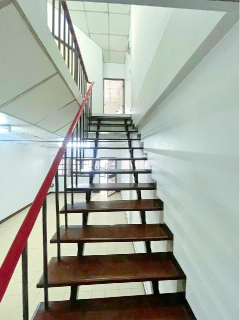 ทาวน์เฮาส์ 2 ชั้น  รีโนเวทใหม่ 3 นอน 2 น้ำ ไม่มีเฟอร์ 20 ตร.วา.160 ตร.ม.ม.ราชภัฏจันทรเกษม 3.8 กม.