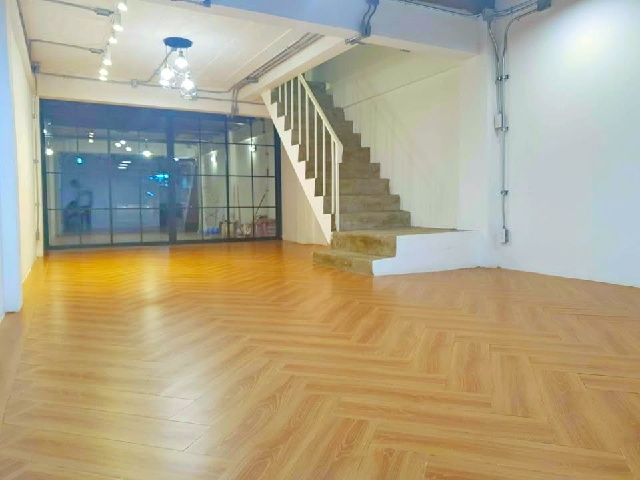  รร.นานาชาติกลอรี่สิงคโปร์ 800 ม. 2 นอน ทาวเฮ้าส์ 2 ชั้น 19 ตร.วา.159 ตร.ม. 2 น้ำ รีโนเวทใหม่