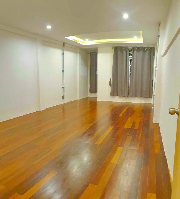 รร.นานาชาติกลอรี่สิงคโปร์ 800 ม. 2 นอน ทาวเฮ้าส์ 2 ชั้น 19 ตร.วา.159 ตร.ม. 2 น้ำ รีโนเวทใหม่