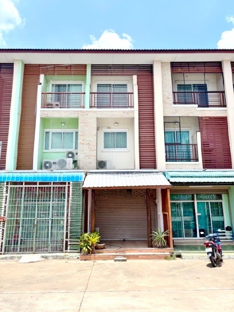 ราชภัฎศรีสะเกษ 1.6 กม. ทำเลดี เหมาะกับทำโฮมออฟฟิศติดถนน ใจกลางเมือง 2 นอน 3 น้ำ  27 ตร.วา.324 ตร.ม.ม.