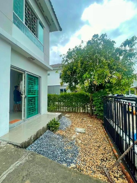 ทาวน์เฮ้าส์ 2 ชั้น สไตล์ Modern 3 นอน 2 น้ำ รร.นานาชาติดราก้อน 2.7 กม.ไม่มีเฟอร์ 24 ตร.วา.200 ตร.ม แยกบางคูเวียง เดินทางสะดวก