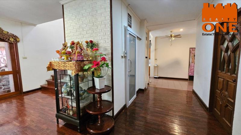 บ้านเดี่ยว2ชั้น พร้อมสระว่ายน้ำ ขนาดพื้นที่ 173 ตร.ว.ติดถนนใหญ่ 80 เมตร ถ.เทพารักษ์