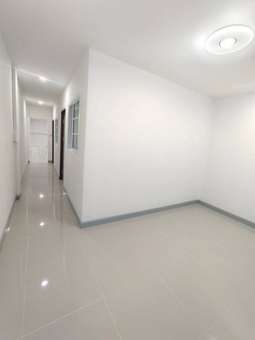 ขายทาวน์เฮ้าส์ ซ.วัดอู่ หนองไม้แดง ใกล้อมตะชลบุรี 2 ห้องนอน 1 ห้องน้ำ ปรับปรุงรีโนเวทใหม่ทั้งหลัง