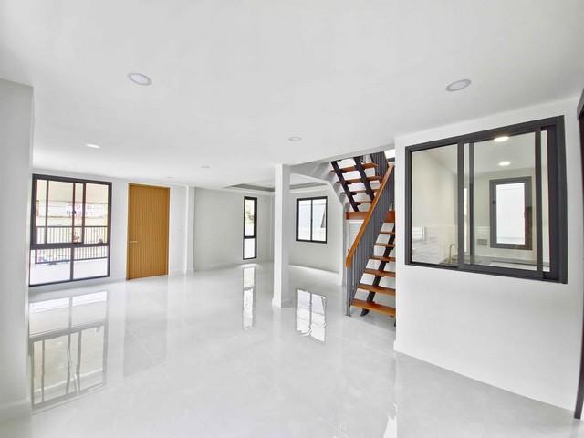 ขายบ้านเดี่ยว 2 ชั้น 42 ตรว. ซอยสุขุมวิท เหมาะซื้อปล่อยเช่า หรือพักอาศัย ( รีโนเวทใหม่ )