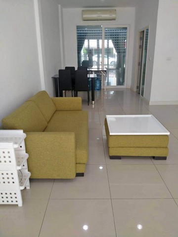 ให้เช่าทาวน์โฮม3ชั้นย่านลาดพร้าวเลียบด่วนประดิษฐ์มนูธรรมใกล้MRTลาดพร้าว71ทาวน์อินทาวน์