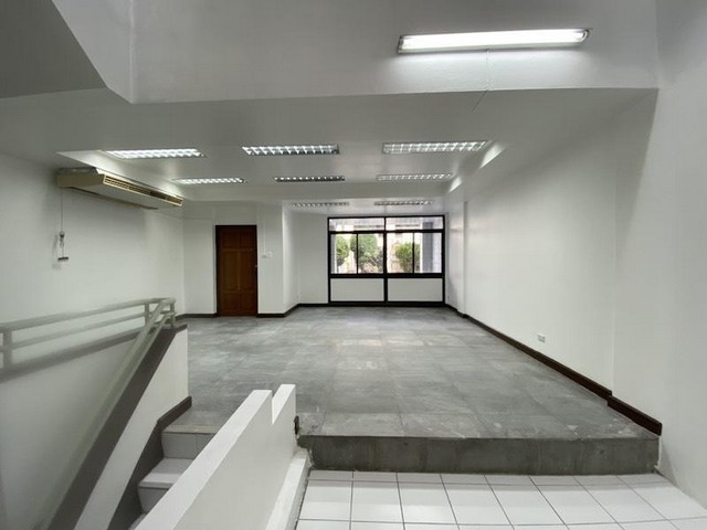 ให้เช่าทาวน์โฮม4ชั้นย่านทาวน์อินทาวน์รามคำแหงลาดพร้าวใกล้เลียบด่วน ใกล้โรงเรียนบดินทร์เดชา