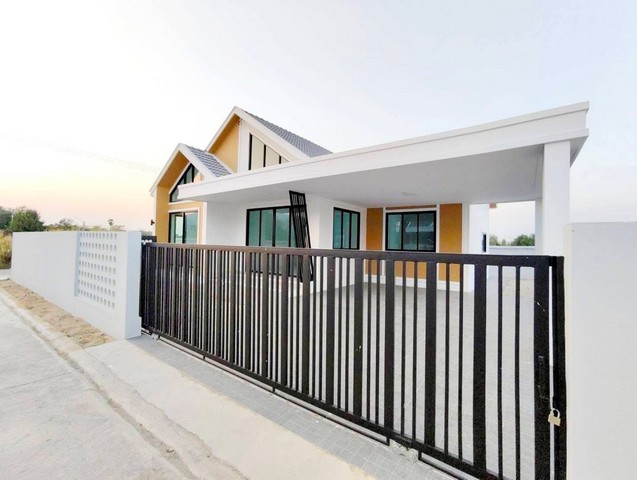 ขายบ้านเดี่ยวปลูกสร้างใหม่เพิ่งเสร็จ 85 ตารางวา พร้อมสุขภัณฑ์ครบถ้วน ต.บ้านบึง อ.บ้านบึง จ.ชลบุรี