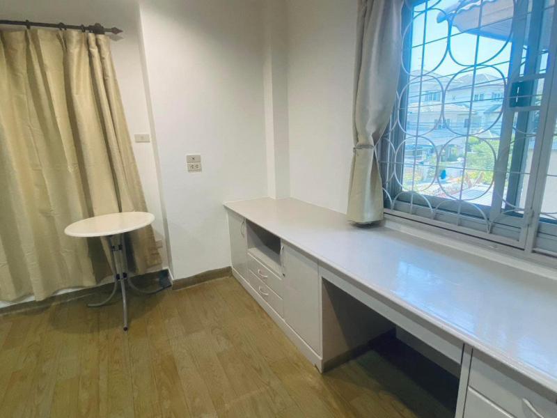 ให้เช่าบ้านเดี่ยว 3ชั้น  6ห้องนอน 3 ห้องน้ำ แอร์ เฟอร์ ครบ ถนนศรีด่าน บางนาตราด ใกล้เเมคโครศรีนครินทร์