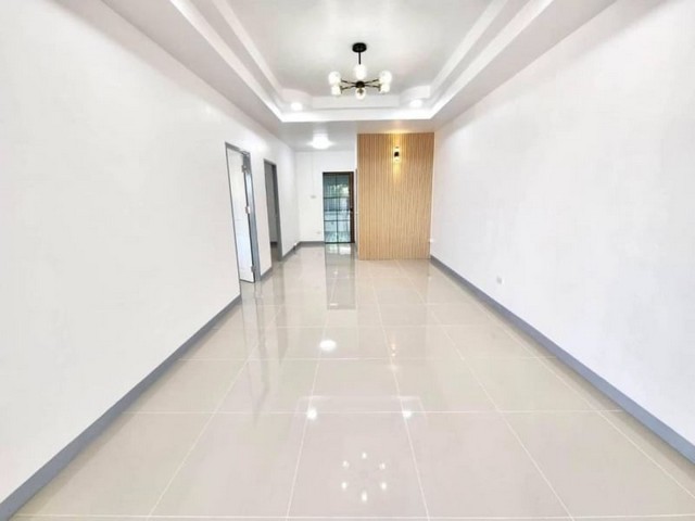 ขายบ้านแฝดชั้นเดี่ยว รีโนเวทใหม่ หมู่บ้านอำนวยพร 1 หนองขาม ศรีราชา ชลบุรี FP-H0337