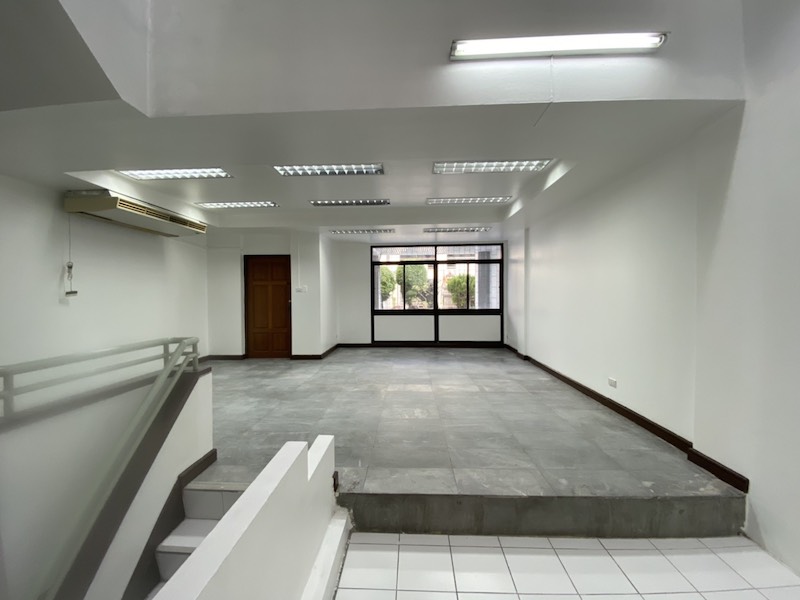 BH833 ให้เช่าทาวน์เฮ้าส์ 4 ชั้น พร้อมใช้งานเป็นโฮมออฟฟิศ หรืออยู่อาศัยได้ โครงการปาร์ควิว ทาวน์อินทาวน์ ถนนศรีวรา