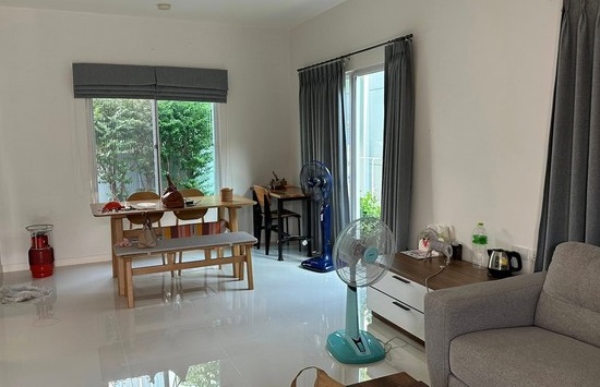 M78ให้เช่าบ้านแฝด 2 ชั้น โครงการvillaggio ประชาอุทิศ90 ใกล้ทางด่วน ใกล้ตลาด ใกล้ร้านสะดวกซื้อ