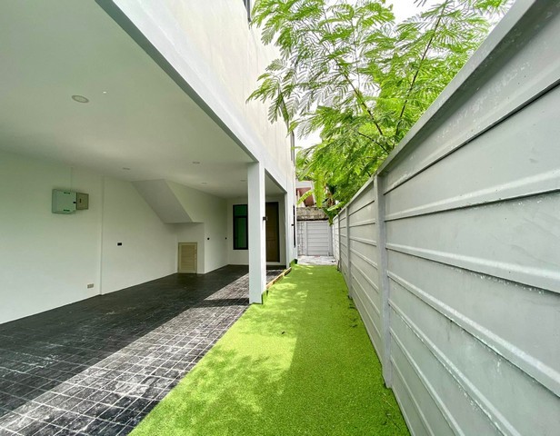 M73ขายทาวน์โฮมออฟฟิศ 4 ชั้นหลังมุม ซอยวชิรธรรม60 ย่านสุขุมวิท 101/1 ใกล้รถไฟฟ้าBTS ปุณณวิถีและ BTS อุดมสุข