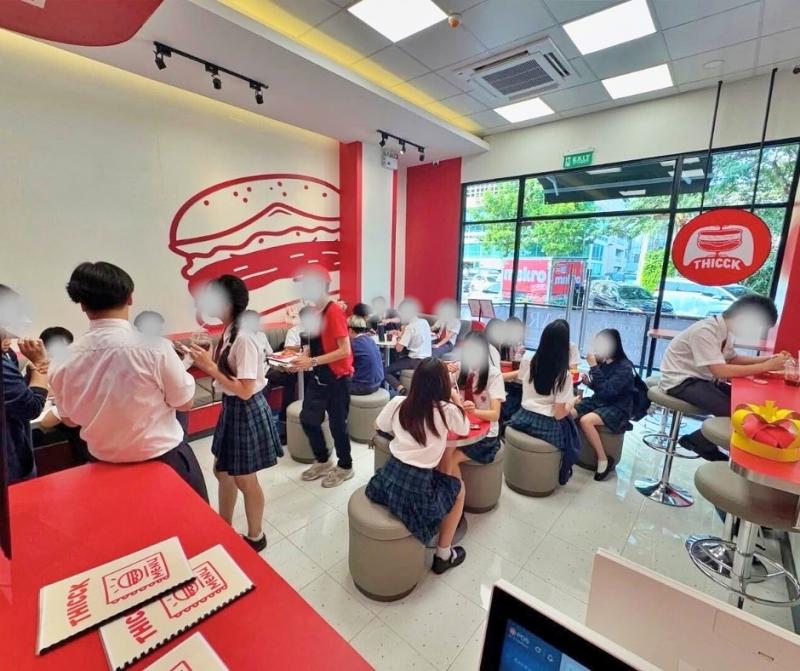 เซ้งร้านBerger สไตล์อเมริกัน ย่านเจริญกรุง ในโครงการ ติดหน้าโรงเรียนนานาชาติ โรงแรม และคอนโด