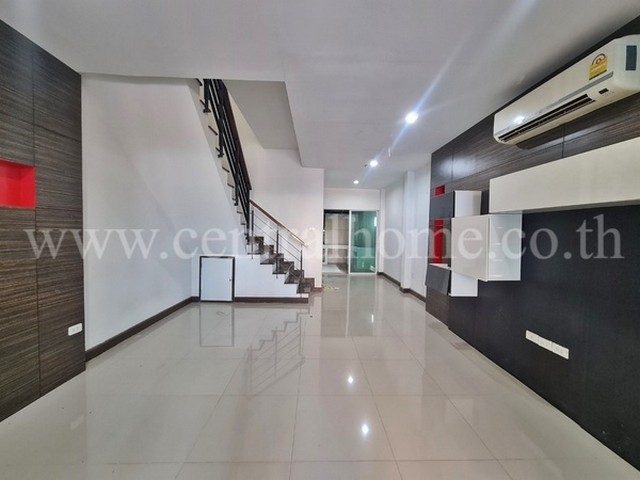 P1 ทาวน์เฮ้าส์ อาร์เค พาร์ค 406 รามอินทรา - คู้บอน หลังริม