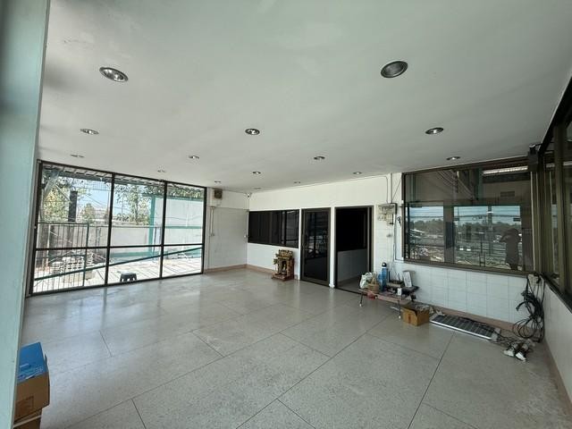 ให้เช่าโกดัง เนื้อที่ 2.5ไร่ พื้นที่ 1,460 ตรม. ถนนพระราม2 บางโทรัด สมุทรสาคร