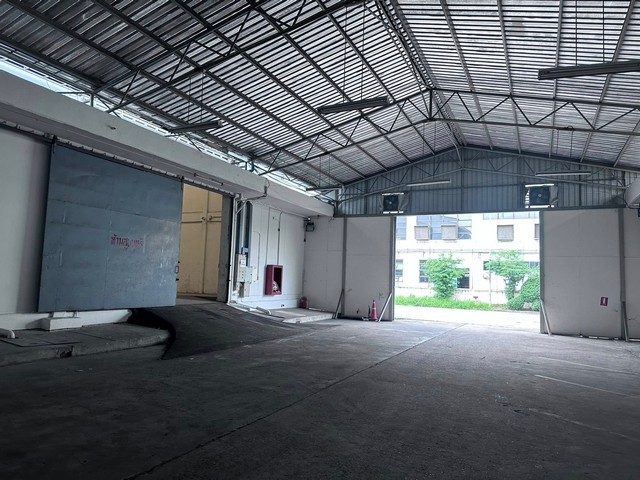 M80ให้เช่าโกดังขนาดใหญ่ ติดถนนเทพารักษ์ มุ่งหน้าไปสำโรง ติดรถไฟฟ้าสายสีเหลืองสถานนีทิพวัลและศรีเทพา ติดถนนเทพารักษ์ มุ่งหน้าไปสำโรง