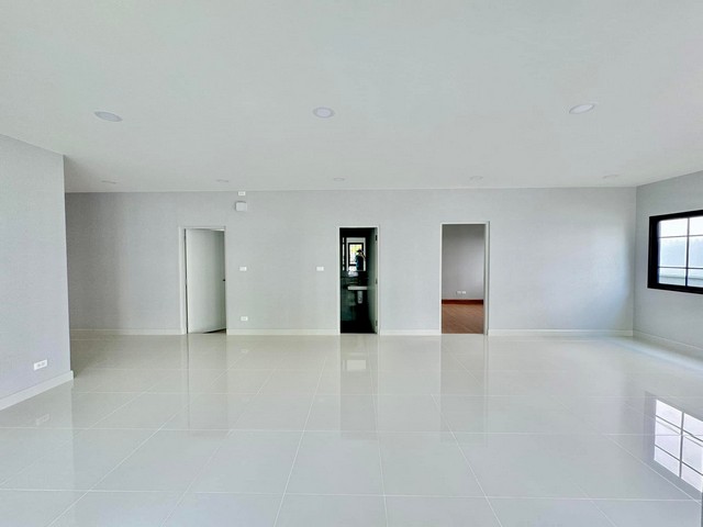 LV53124 ขาย บ้านเดี่ยว เซนโทร บางนา Centro Bangna ทำเลติด Mega บางนา บ้านเสร็จเรียบร้อยพร้อมเข้าอยู่