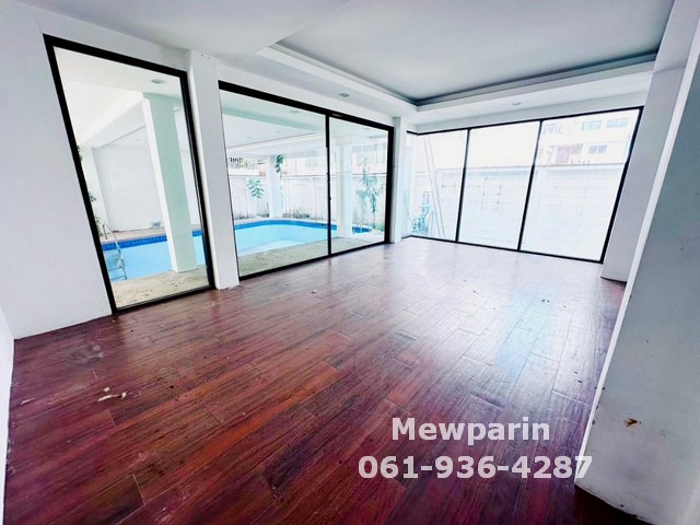 428934 ขายบ้านนราธิวาสราชนครินทร์ ช่องนนททรี ขนาด 223 ตร.วา พื้นที่ใช้สอย 790 ตรม. 3 ชั้น แปลงสุดท้ายของในซอย