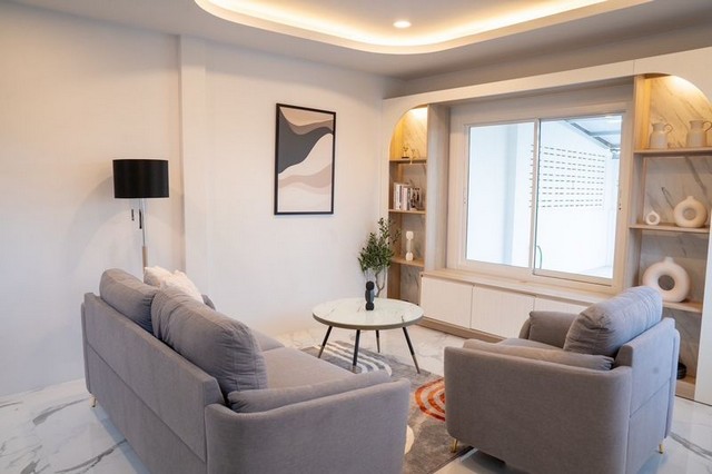 ทาวน์โฮม 2 ชั้น โมเดิร์นมินิมอล โซนวัดเกตุ เมืองเชียงใหม่