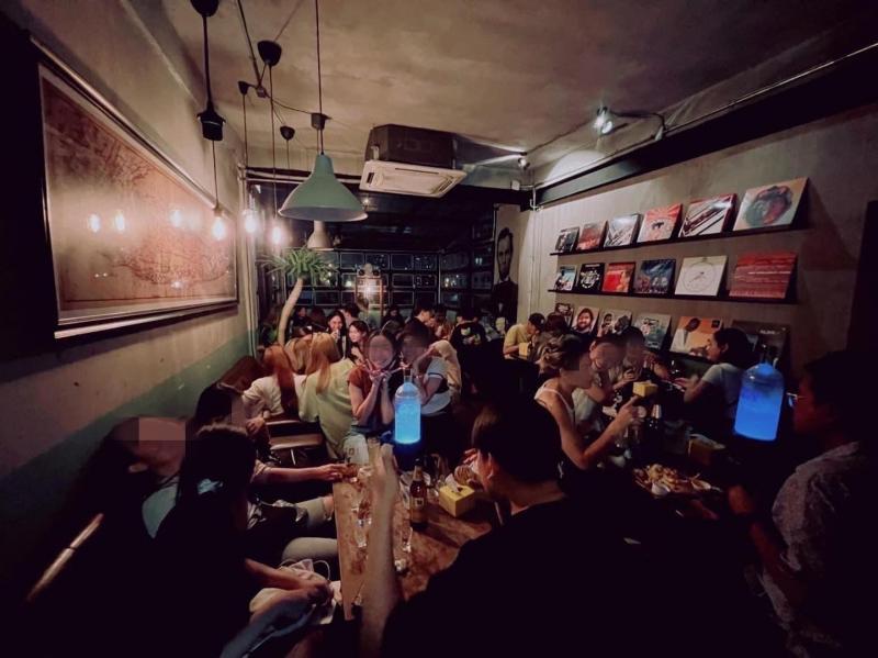 เซ้งบาร์ดาดฟ้า สุดชิล ใจกลางกรุงเทพ ใกล้ BTS พร้อมอุปกรณ์ครบ ไม่ต้องแต่งเพิ่ม