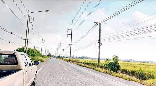 ขายที่ดินหน้ากว้างฉะเชิงเทรา​ อยู่ในแหล่งความเจริญเเดินทางสะดวก ถนนกว้างมาก​ มีไฟฟ้า3​ เฟส หน้ากว้าง 400 เมตร  พื้นที่สีเหลือง 55 ไร่