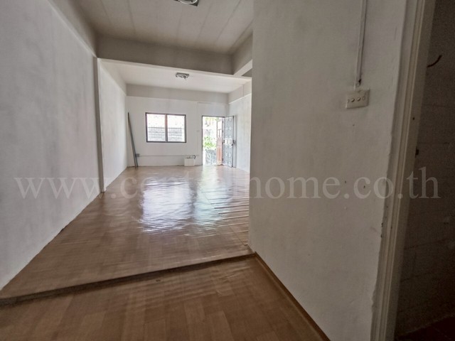 ทาวน์เฮ้าส์ วโรชา 6 บางบ่อ - เทพารักษ์ สมุทรปราการ พร้อมอยู่