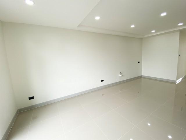 ให้เช่าทาวน์โฮมออฟฟิศ 4 ชั้น หลังมุม ซอยวชิรธรรม 60 มีให้เลือกหลายคูหา