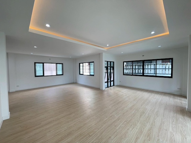 BS966 | ขายบ้านเดี่ยว 2 ชั้น หมู่บ้านปรีชาล้ำเพชร รามคำแหง 76 ขนาด 70 ตารางวา หน้าบ้านหันทิศใต้ พร้อมเข้าอยู่