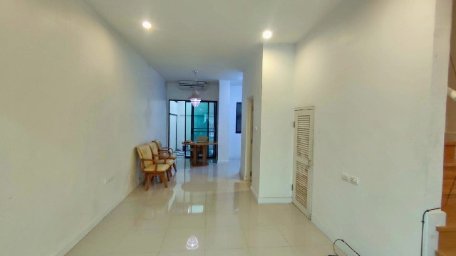 ตลาดสำเพ็ง 2 450ม.  ถ.สาทร-กัลปพฤกษ์ ให้เช่าทาวน์โฮม 3 ชั้นหลังมุม 23 ตร.วา.280 ตร.ม.ติดถนนใหญ่ MRT หลักสอง ไพโอเนียร์ส 9.4 กม.3 นอน 3 น้ำ