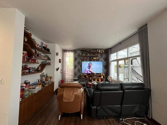 บ้าน 2 ชั้น สไตล์สแกนดิเนเวีย ตกแต่งสวย โซนสันผีเสื้อ