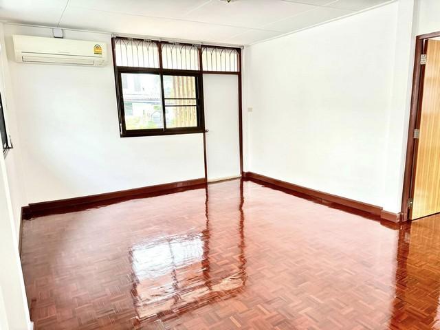 HR 5986 ให้เช่าบ้านเดี่ยว2ชั้นหลังมุม 405 ตร.ม.ย่านสุทธิสารลาดพร้าว48ใกล้MRTภาวนา,MRTสุทธิสาร เหมาะทำโฮมออฟฟิศ