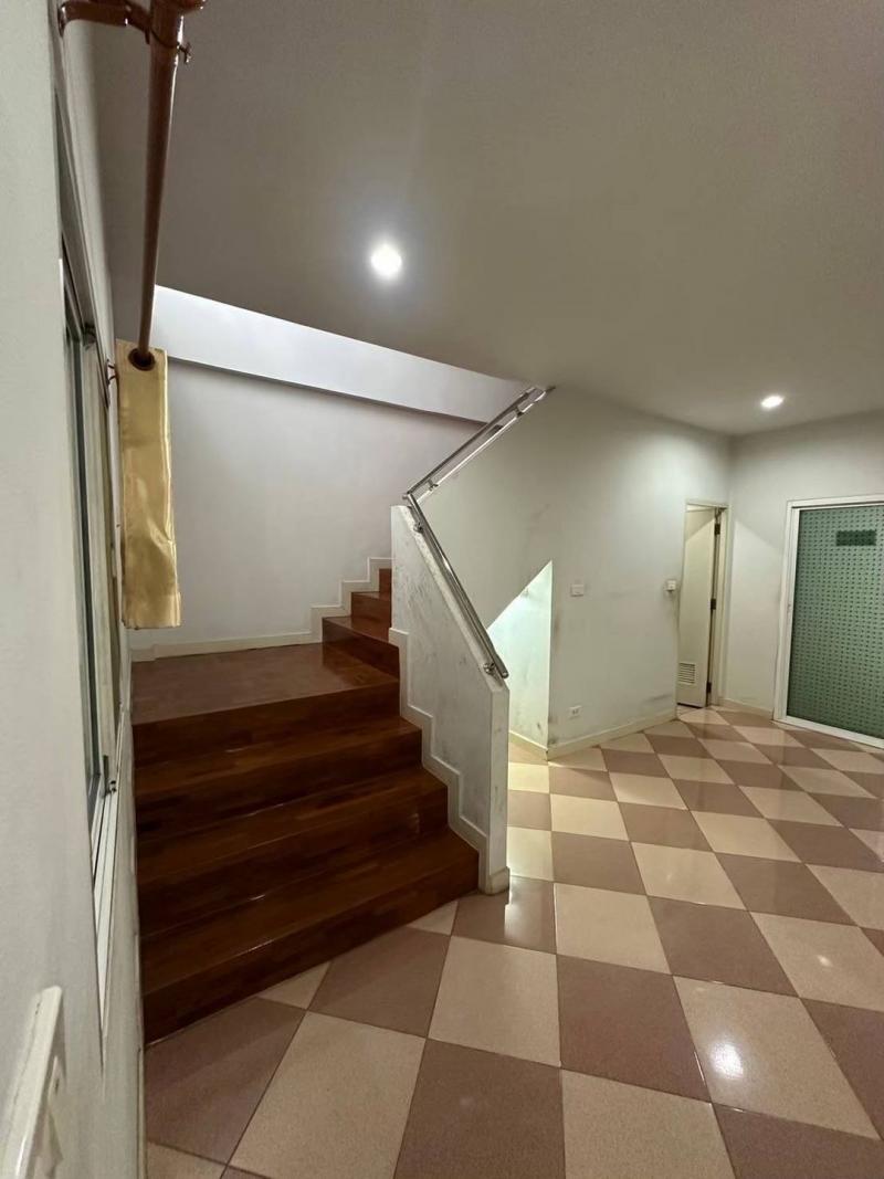 ขายด่วน #ขายต่ำกว่าราคาประเมิน 4.8 ล้าน #ติดถนนหลักเชียงใหม่-ดอยสะเก็ด 39 ตรว. อาคารพาณิชย์ 2 ชั้น #โซนสันทราย #ค้าขายได้ #ใกล้แยกแม่กวง