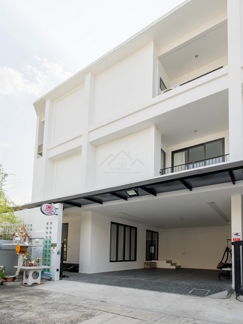 ให้เช่าโฮมออฟฟิศ 3 ชั้น 240 ตรม 5 ห้องนอน ย่านทองหล่อ พระราม 4 ซอยสุขุมวิท 36 Minimall Style เรียบหรู FULL เฟอร์นิเจอร์ ใกล้ BTS ทองหล่อ